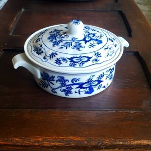Blue Danube Round Covered Casserole